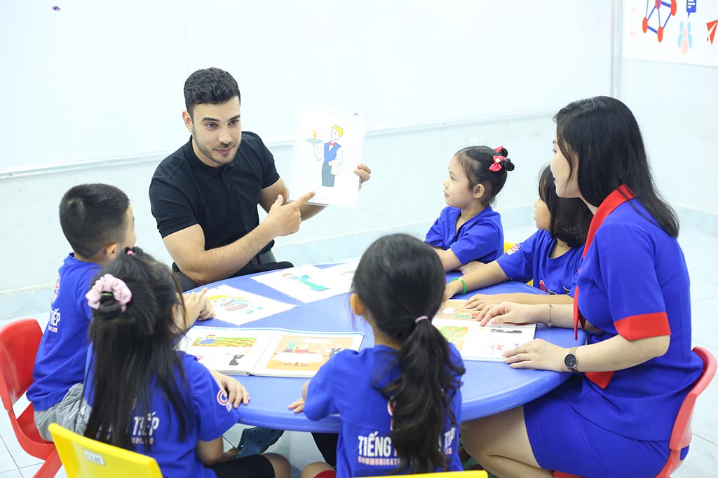 Lớp tiếng Anh hè tại CAE LEADERS