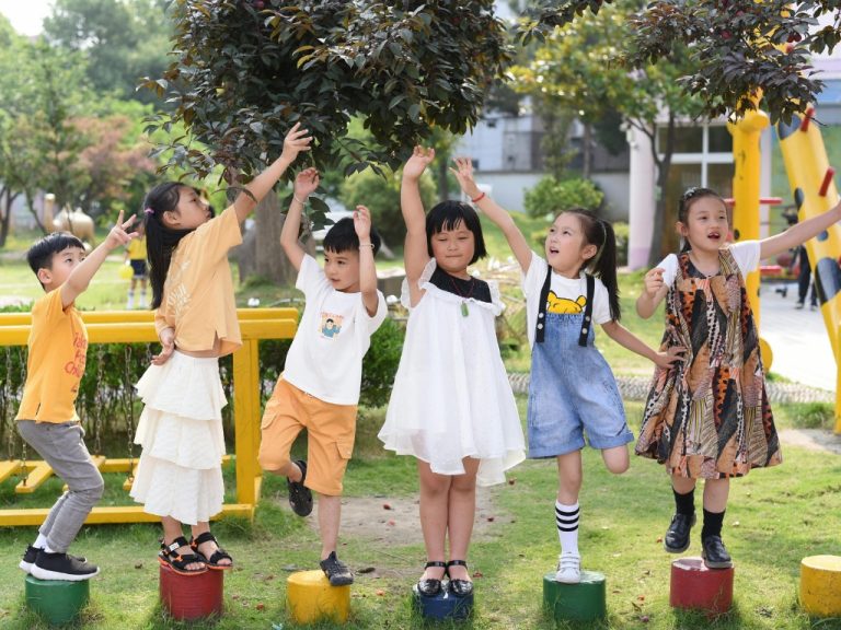 Cho trẻ học tiếng Anh từ 3 tuổi là băn khoăn của nhiều ba mẹ có con nhỏ