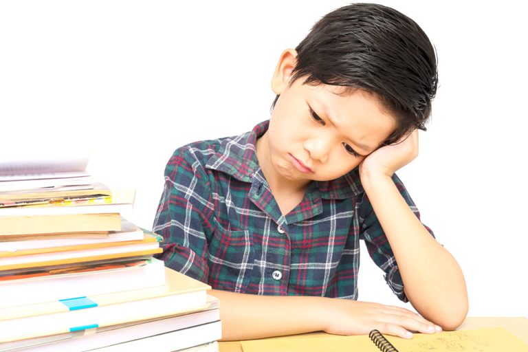 5 sai lầm phổ biến khi cho con học tiếng Anh hè khiến trẻ áp lực và kém hiệu quả