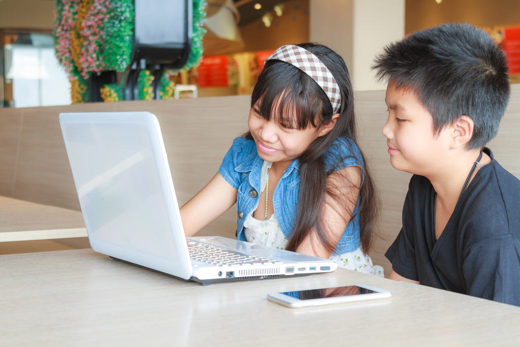 Ưu và nhược điểm khi cho trẻ học tiếng Anh hè online